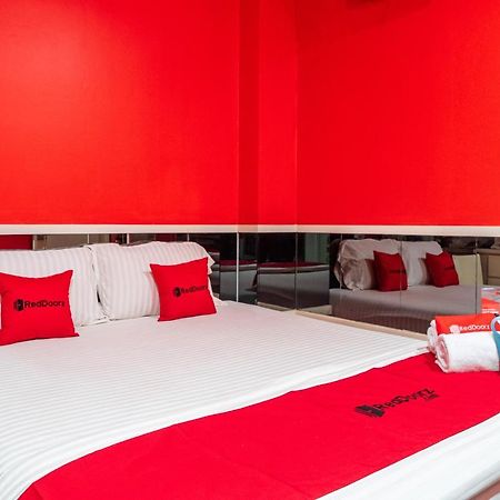 Reddoorz Plus Near Chadstone Mall Bekasi Extérieur photo