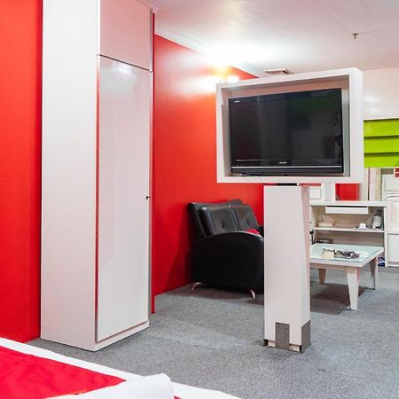 Reddoorz Plus Near Chadstone Mall Bekasi Extérieur photo