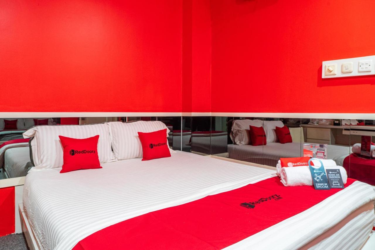 Reddoorz Plus Near Chadstone Mall Bekasi Extérieur photo
