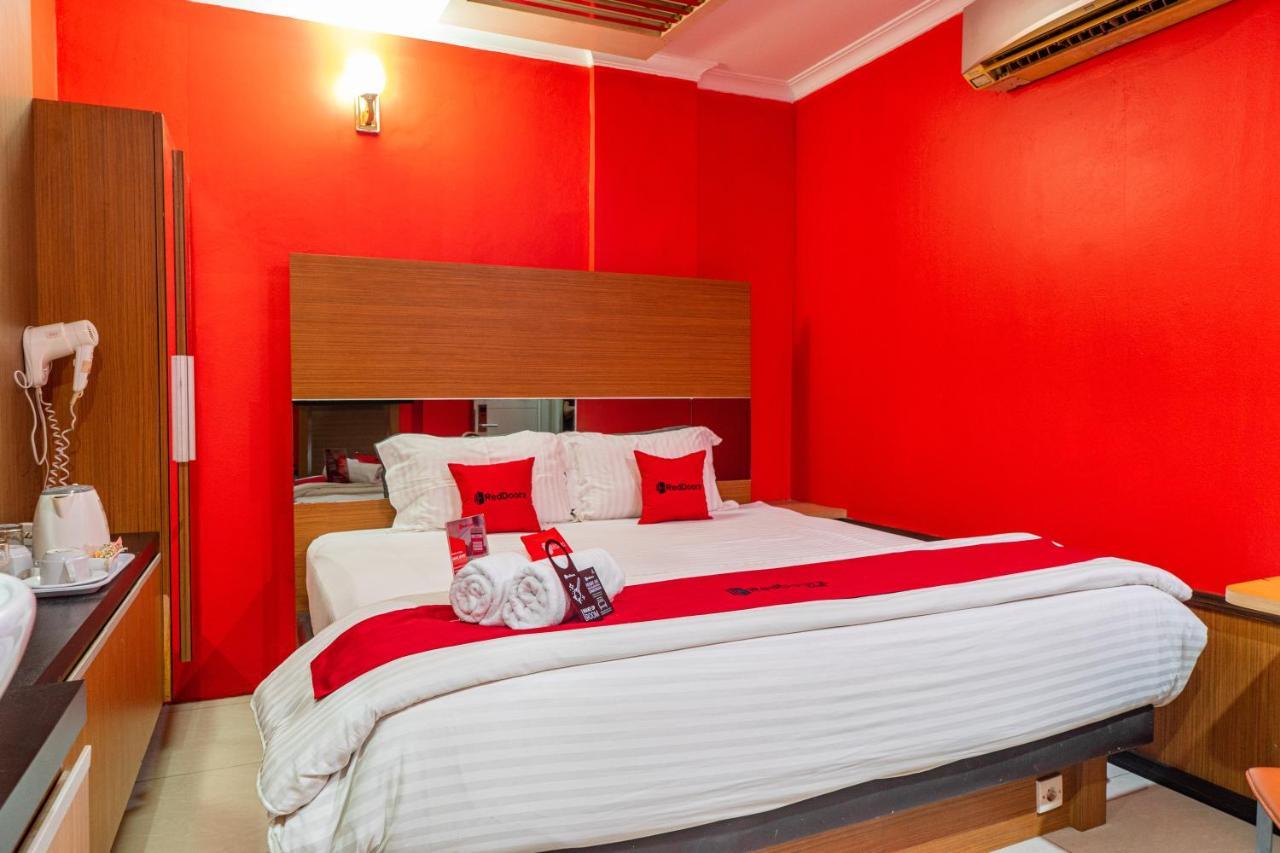 Reddoorz Plus Near Chadstone Mall Bekasi Extérieur photo