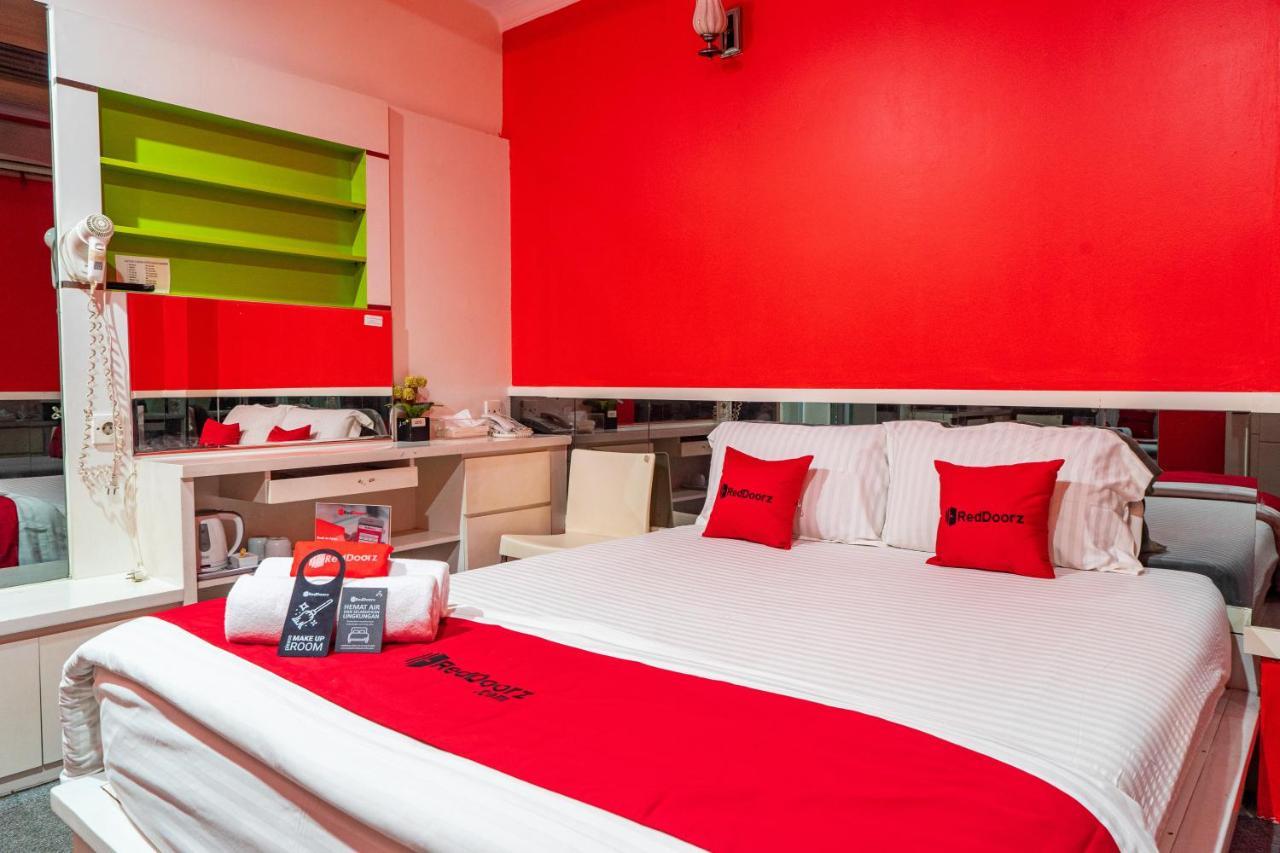 Reddoorz Plus Near Chadstone Mall Bekasi Extérieur photo