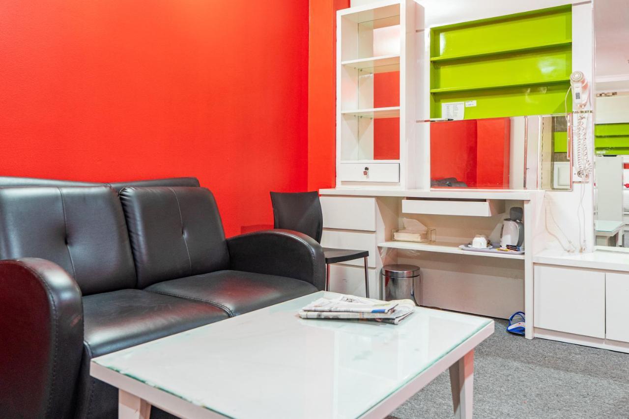 Reddoorz Plus Near Chadstone Mall Bekasi Extérieur photo