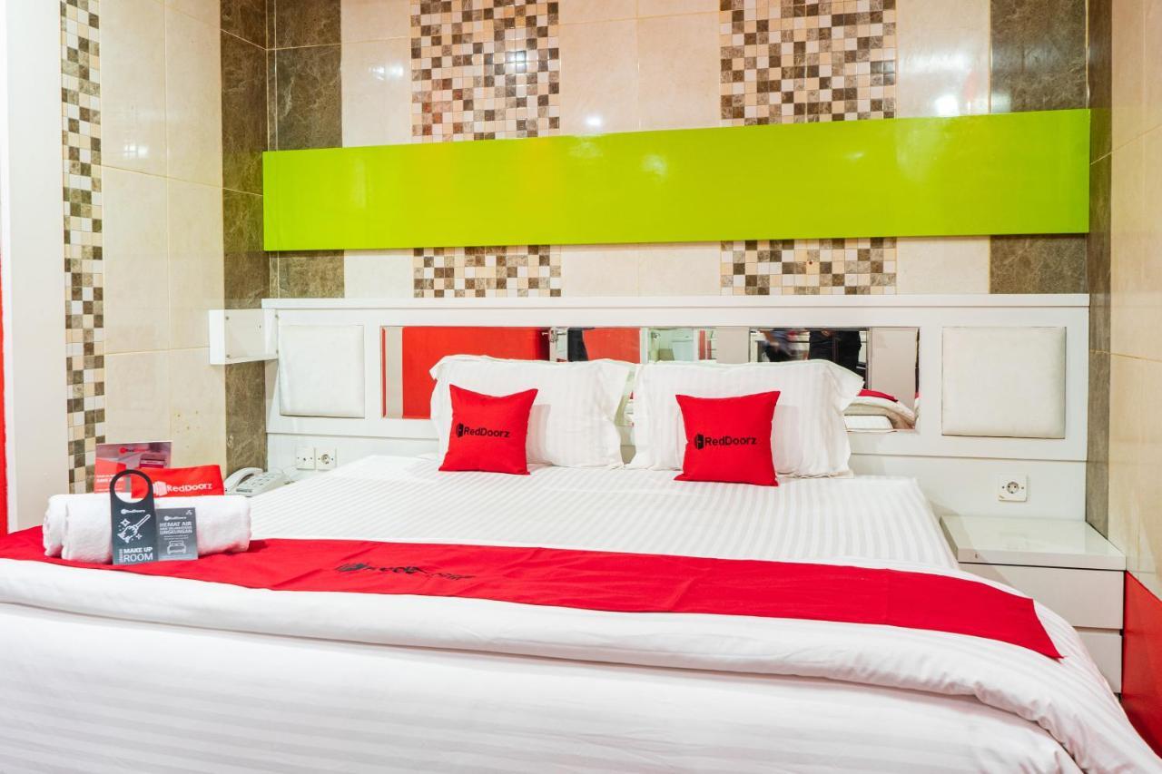 Reddoorz Plus Near Chadstone Mall Bekasi Extérieur photo