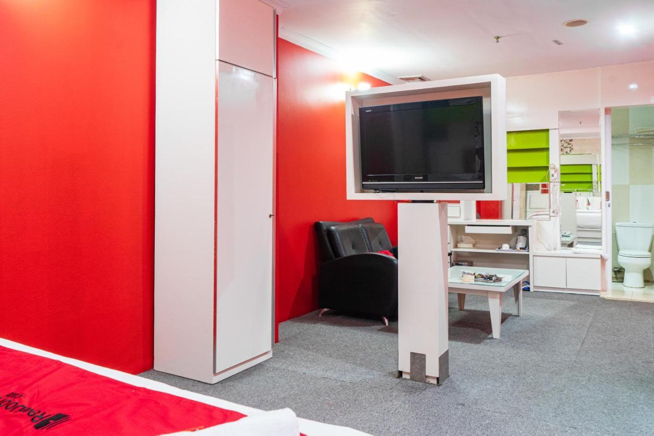 Reddoorz Plus Near Chadstone Mall Bekasi Extérieur photo