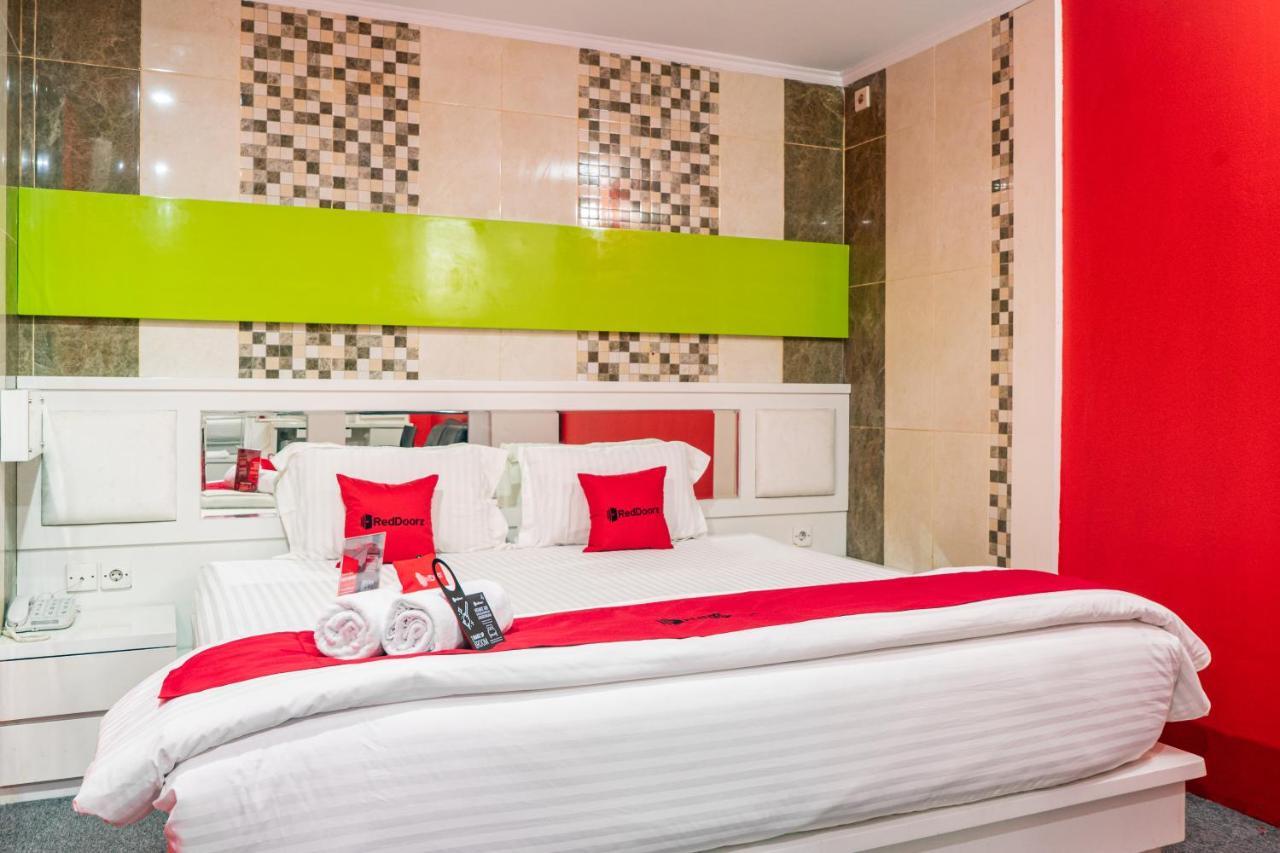 Reddoorz Plus Near Chadstone Mall Bekasi Extérieur photo
